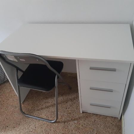 Room In Guest Room - Peaceful Accommodation In Madrid Near Atocha Ngoại thất bức ảnh
