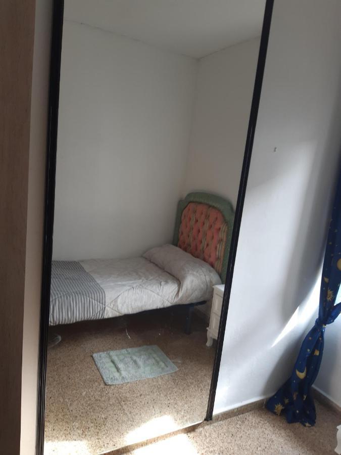 Room In Guest Room - Peaceful Accommodation In Madrid Near Atocha Ngoại thất bức ảnh
