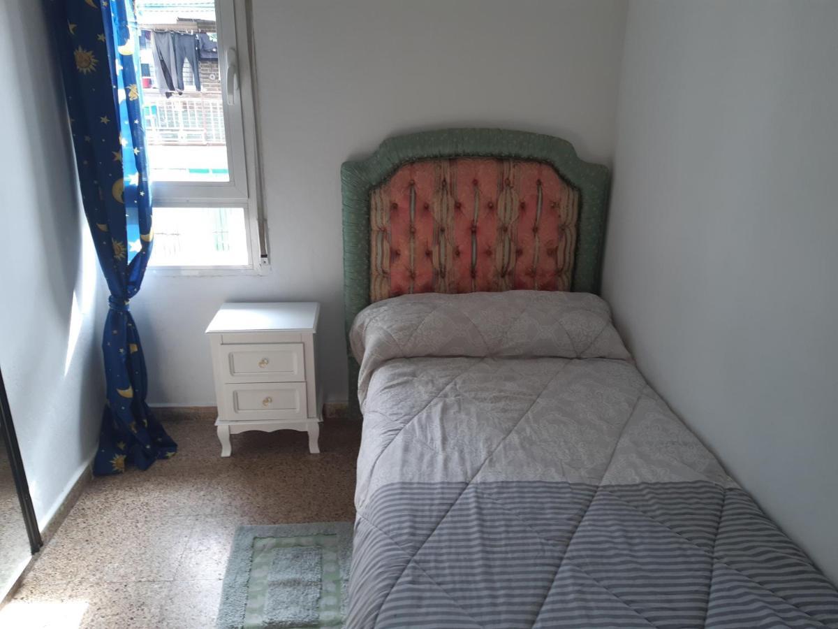 Room In Guest Room - Peaceful Accommodation In Madrid Near Atocha Ngoại thất bức ảnh