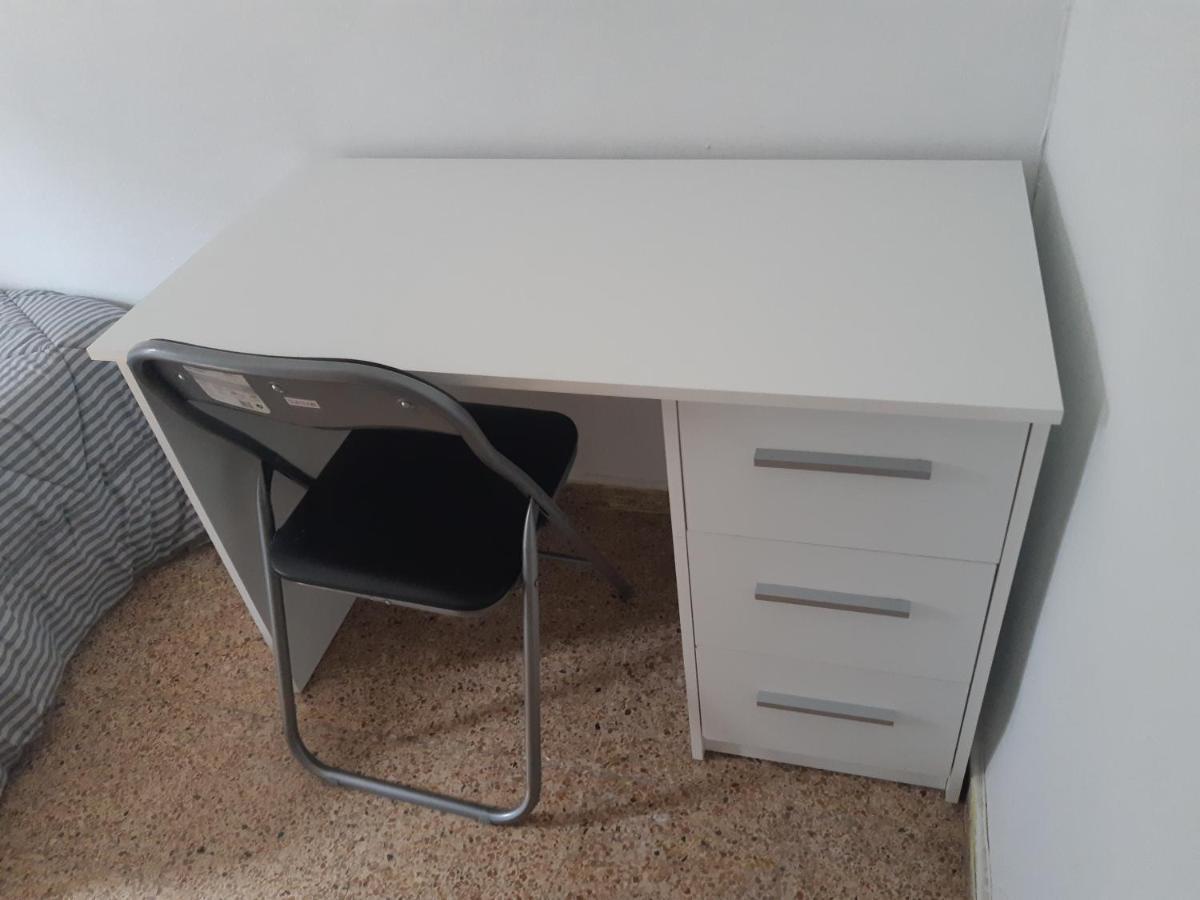 Room In Guest Room - Peaceful Accommodation In Madrid Near Atocha Ngoại thất bức ảnh